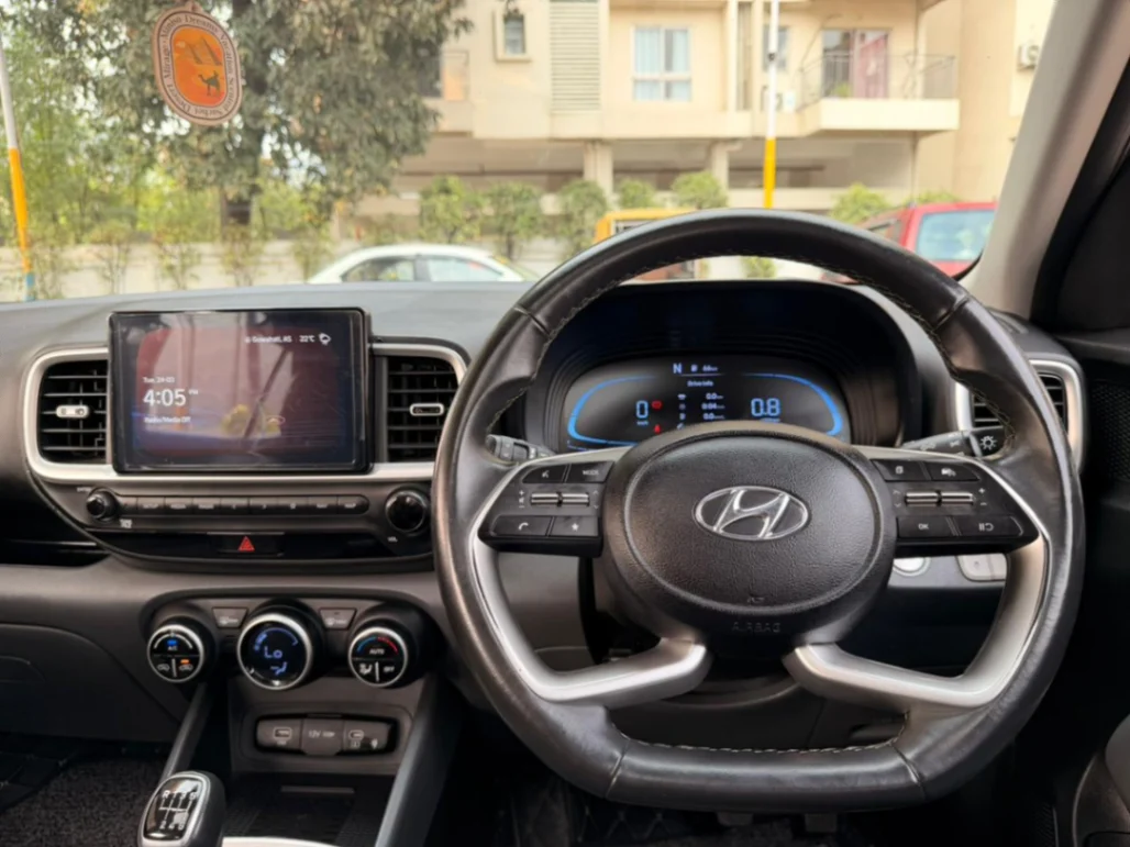 Hyundai Venue - Thumbnail 3