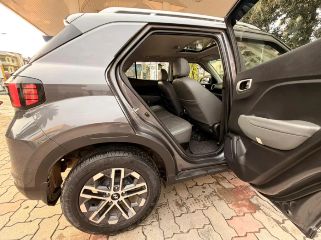 Hyundai Venue - Thumbnail 4