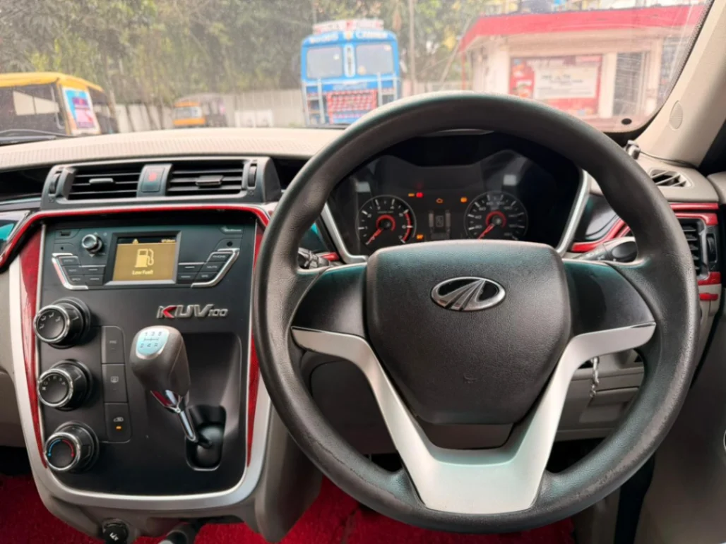 Mahindra KUV 100 - Thumbnail 4