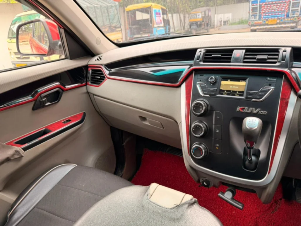 Mahindra KUV 100 - Thumbnail 7