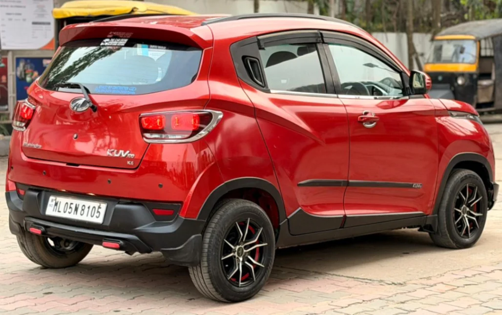 Mahindra KUV 100 - Thumbnail 11