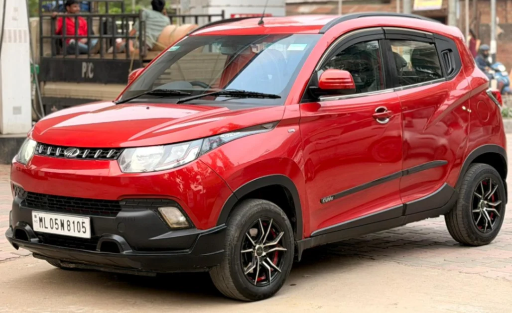 Mahindra KUV 100 - Thumbnail 12