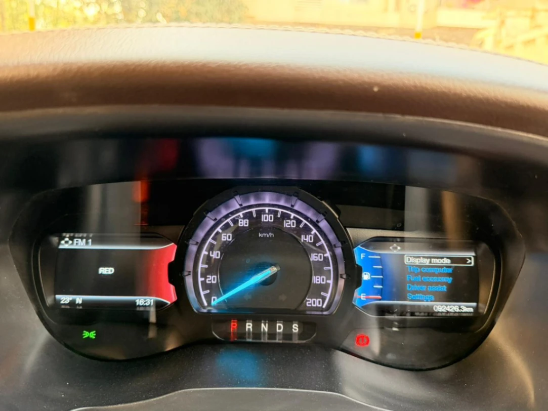 Ford Endeavour - Thumbnail 5