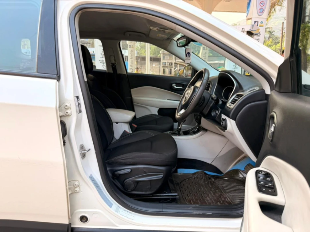 Jeep Compass - Thumbnail 10