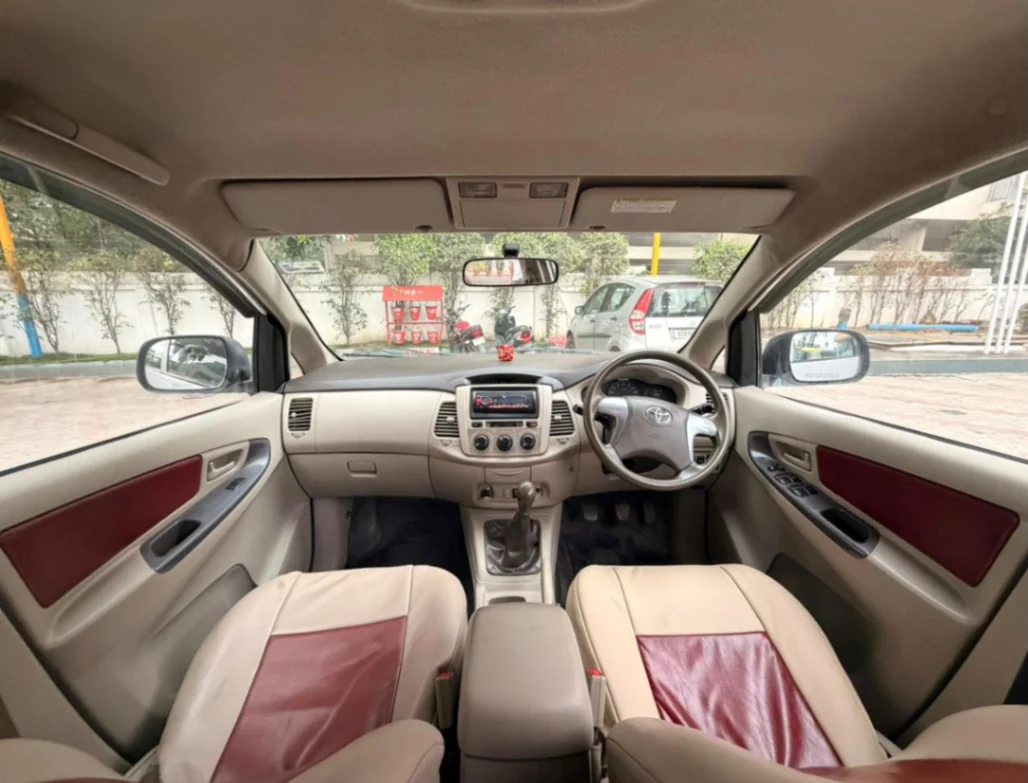 Toyota Innova - Thumbnail 9