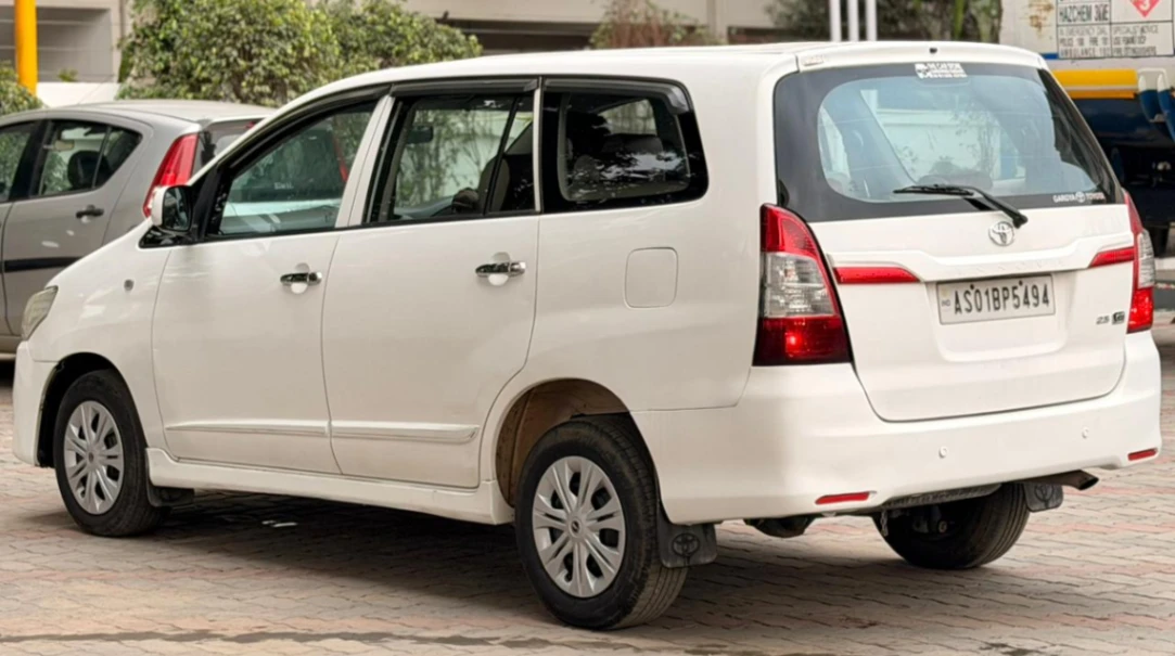 Toyota Innova - Thumbnail 10