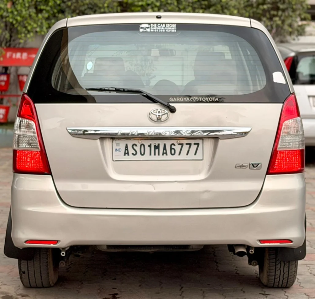 Toyota Innova - Thumbnail 5