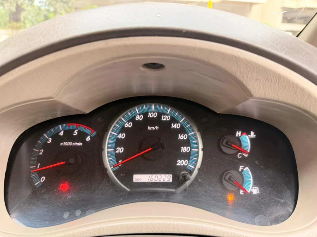 Toyota Innova - Thumbnail 6