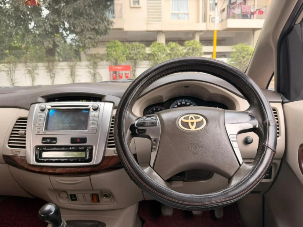 Toyota Innova - Thumbnail 9