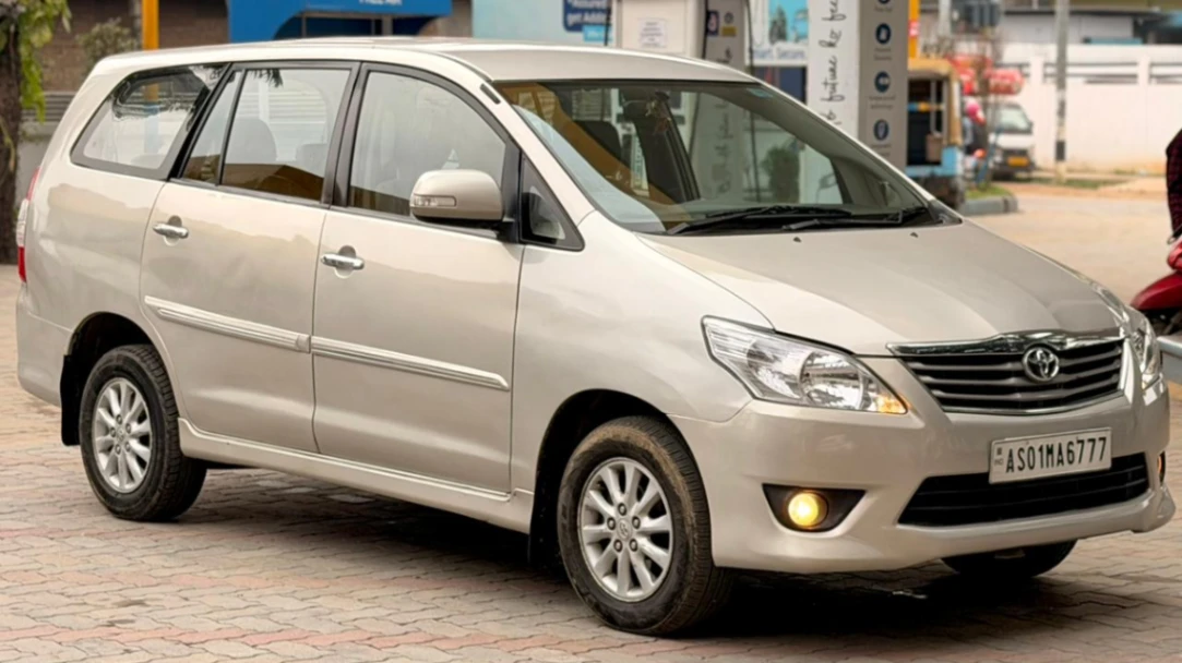 Toyota Innova - Thumbnail 11