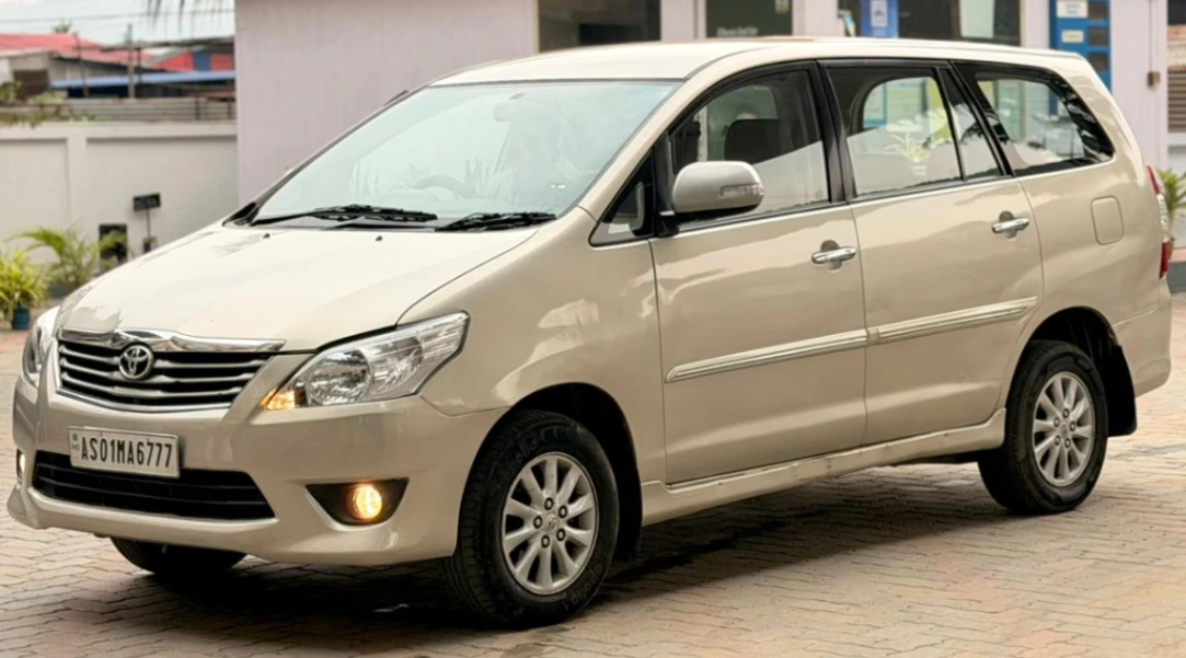 Toyota Innova - Thumbnail 12