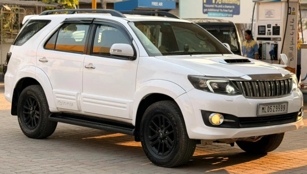 Toyota Fortuner - Thumbnail 2