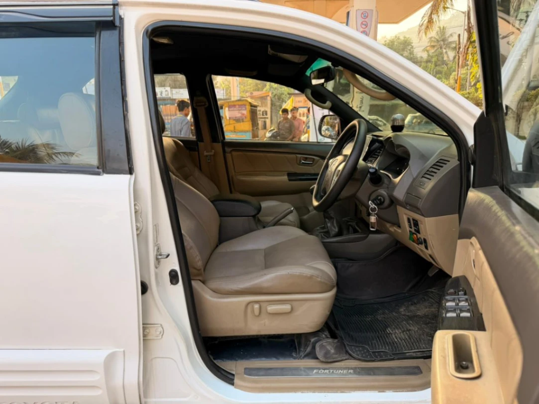 Toyota Fortuner - Thumbnail 8