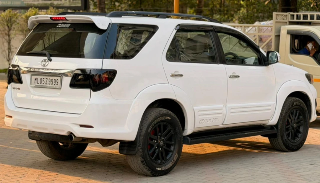 Toyota Fortuner - Thumbnail 10