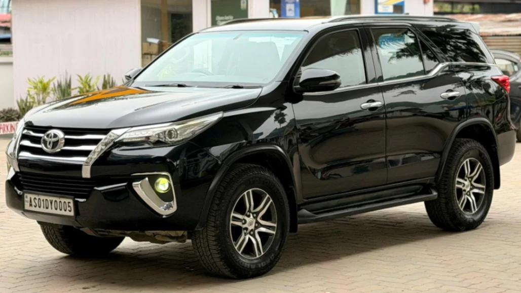 Toyota Fortuner - Thumbnail 3