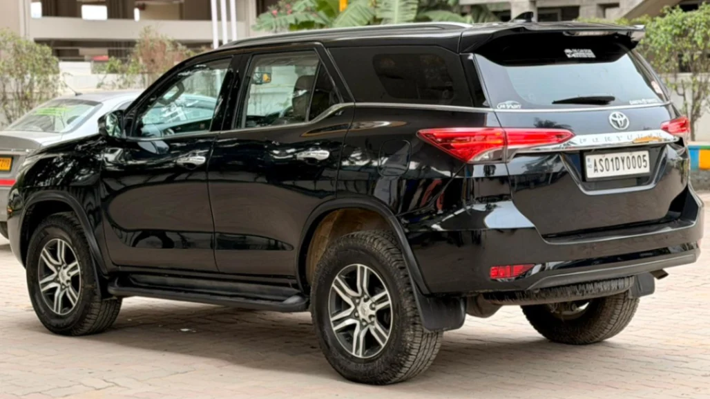 Toyota Fortuner - Thumbnail 4