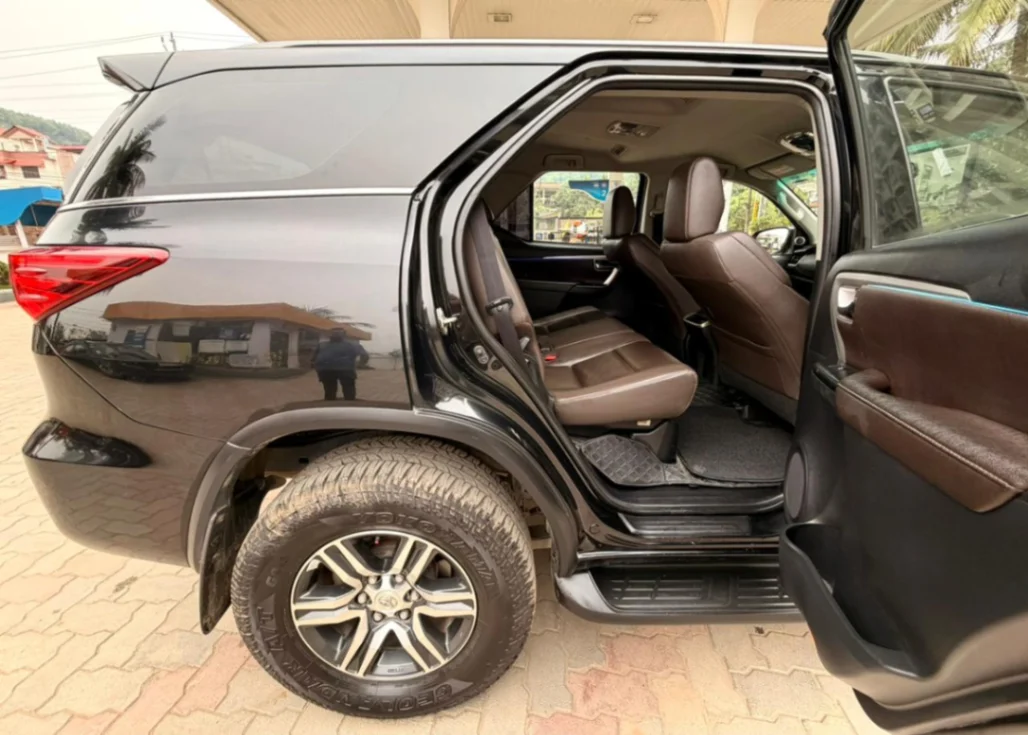 Toyota Fortuner - Thumbnail 5