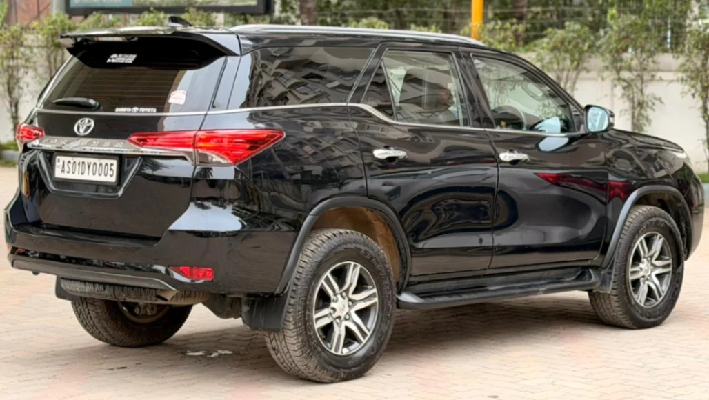 Toyota Fortuner - Thumbnail 6