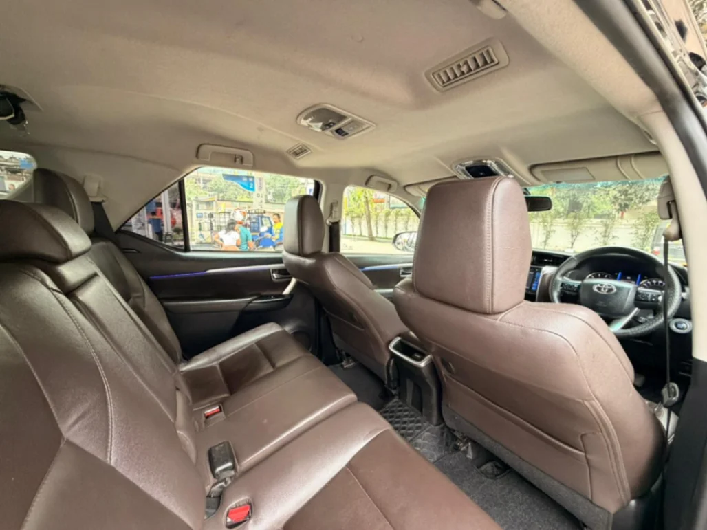 Toyota Fortuner - Thumbnail 8