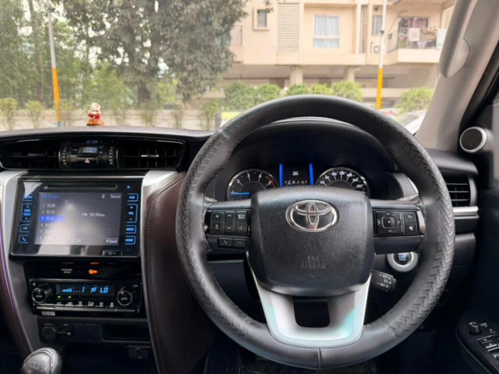 Toyota Fortuner - Thumbnail 9