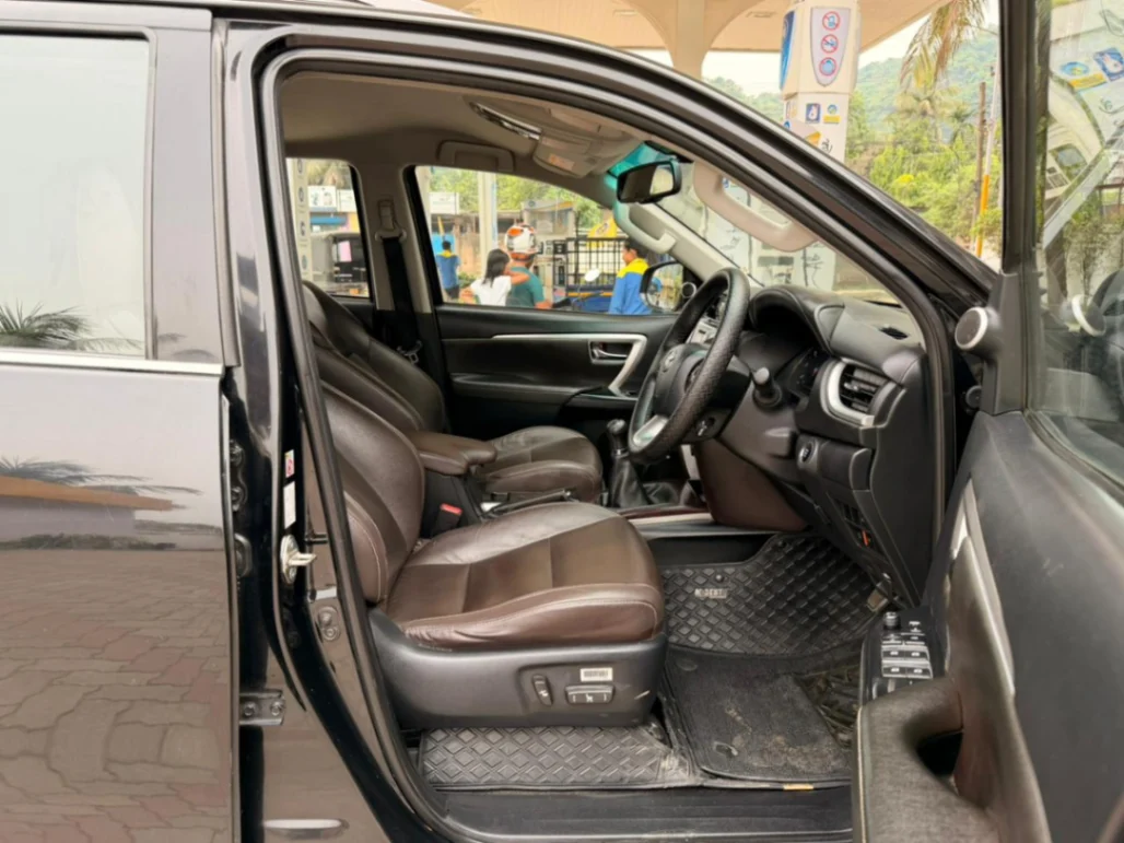 Toyota Fortuner - Thumbnail 10