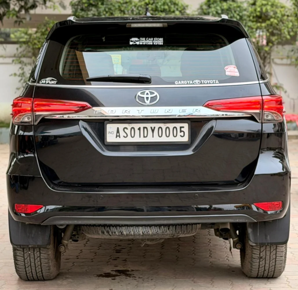Toyota Fortuner - Thumbnail 11