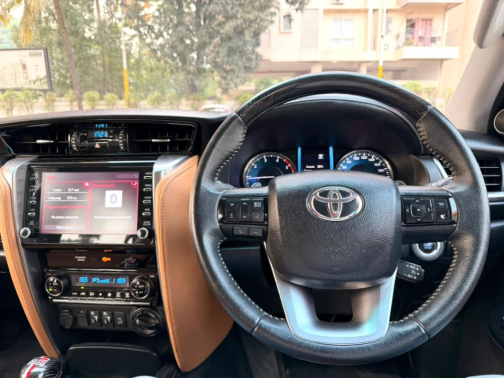 Toyota Fortuner - Thumbnail 2