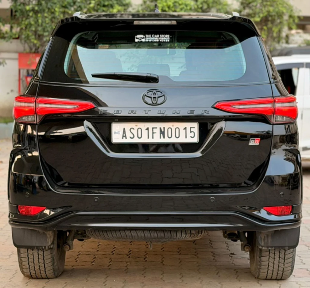 Toyota Fortuner - Thumbnail 3
