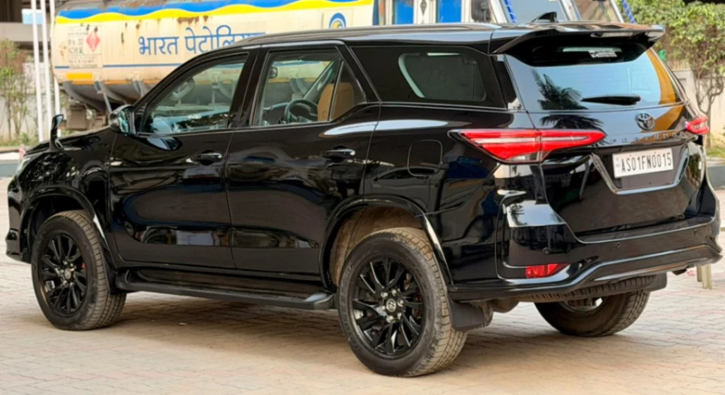 Toyota Fortuner - Thumbnail 4