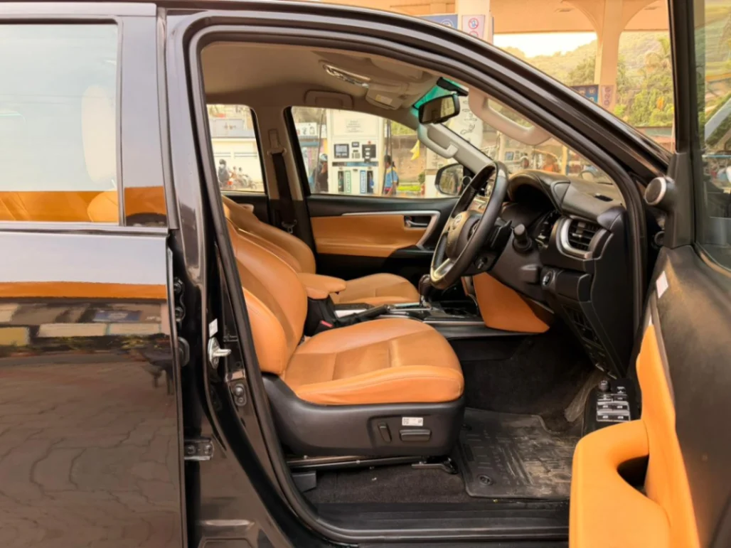 Toyota Fortuner - Thumbnail 5