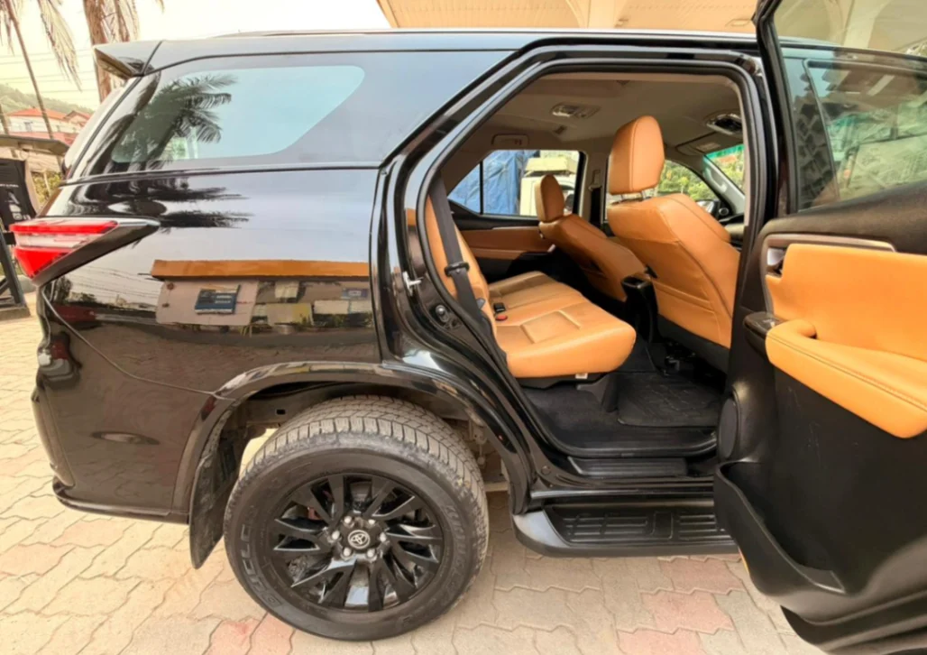 Toyota Fortuner - Thumbnail 8