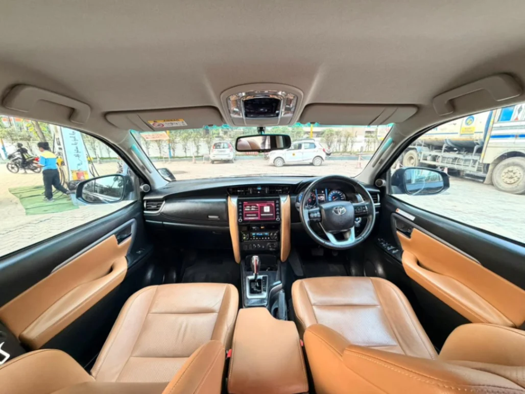 Toyota Fortuner - Thumbnail 9