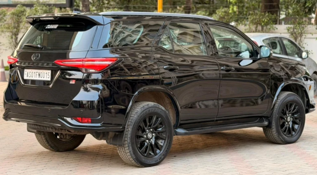 Toyota Fortuner - Thumbnail 10