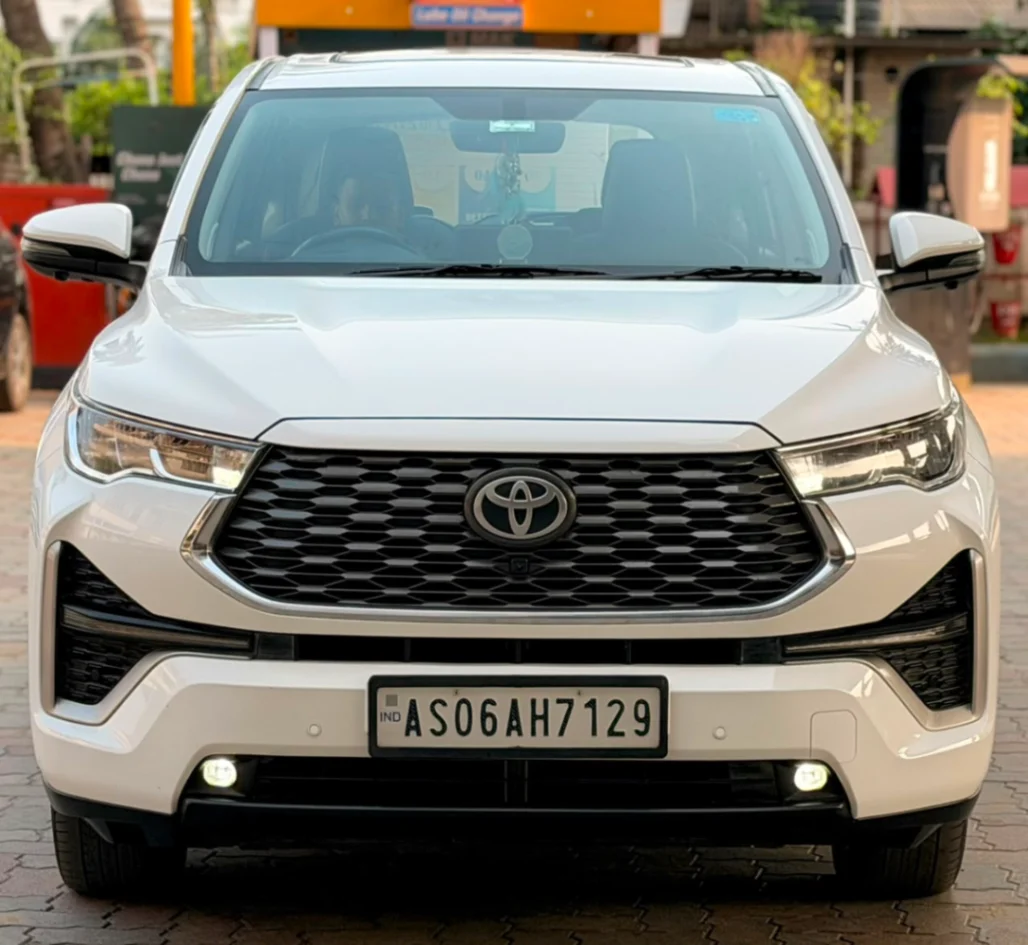 Toyota Innova Hycross