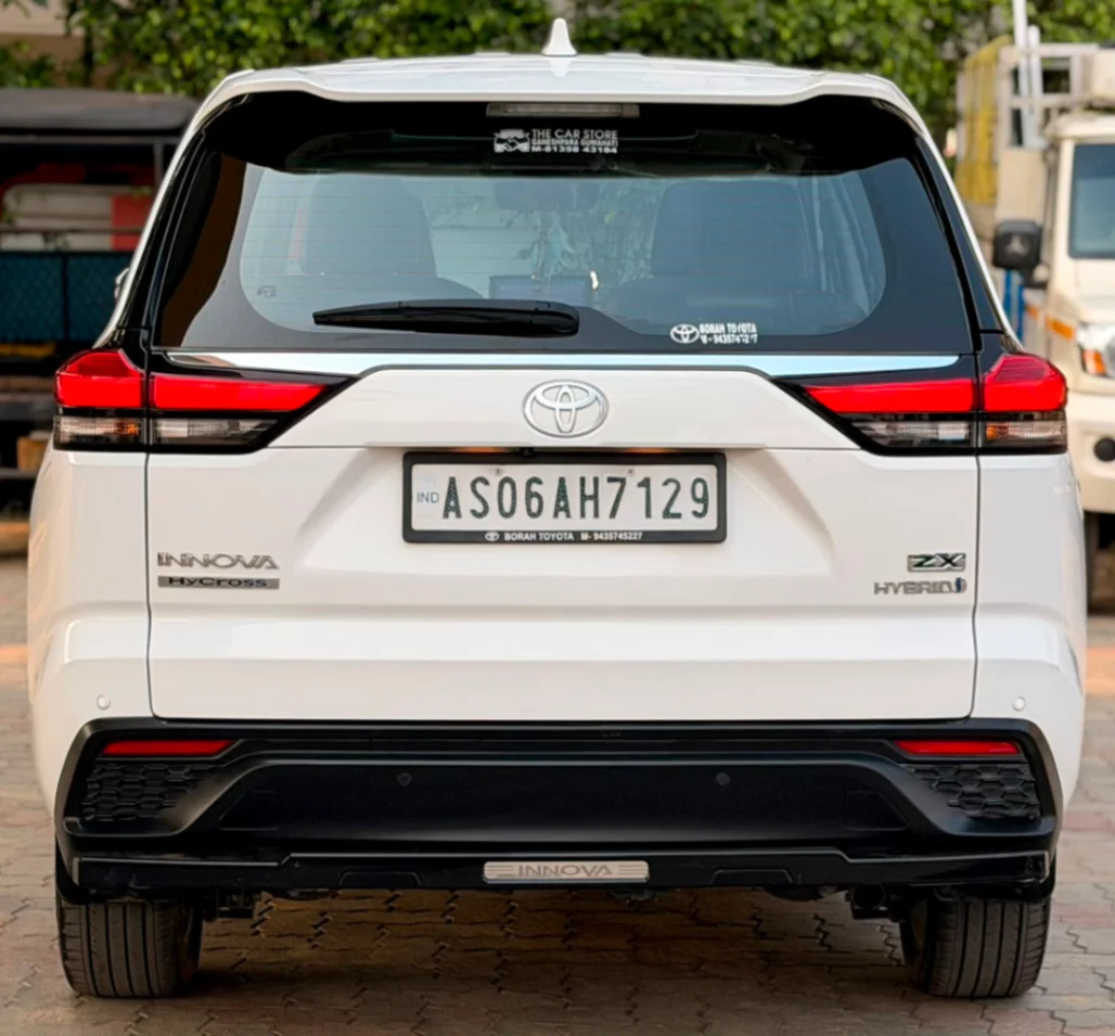 Toyota Innova Hycross - Thumbnail 5