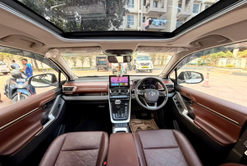 Toyota Innova Hycross - Thumbnail 6