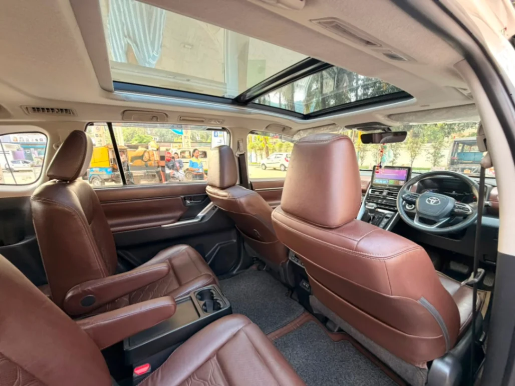 Toyota Innova Hycross - Thumbnail 7