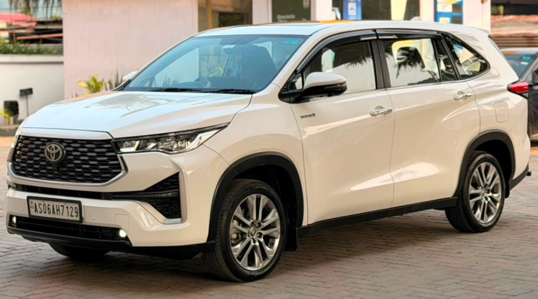 Toyota Innova Hycross - Thumbnail 11