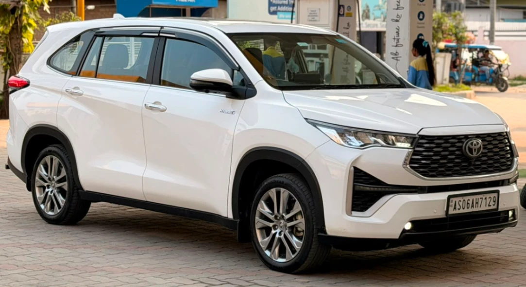 Toyota Innova Hycross - Thumbnail 12