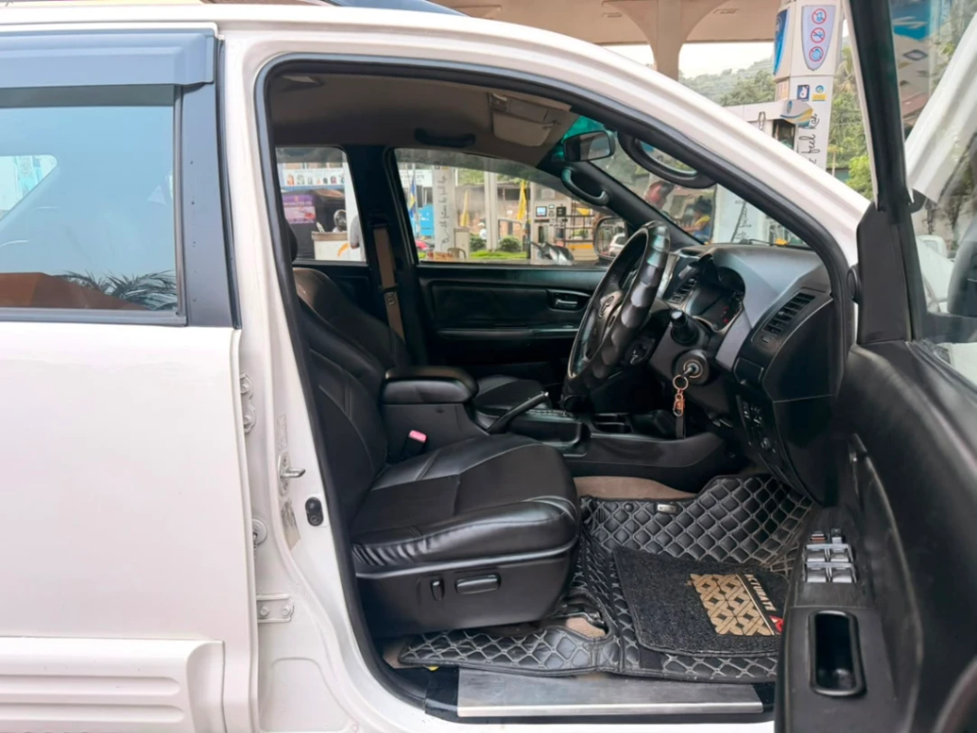 Toyota Fortuner - Thumbnail 4