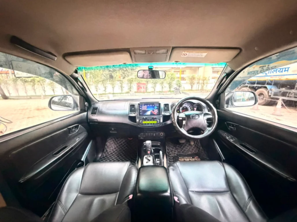 Toyota Fortuner - Thumbnail 5