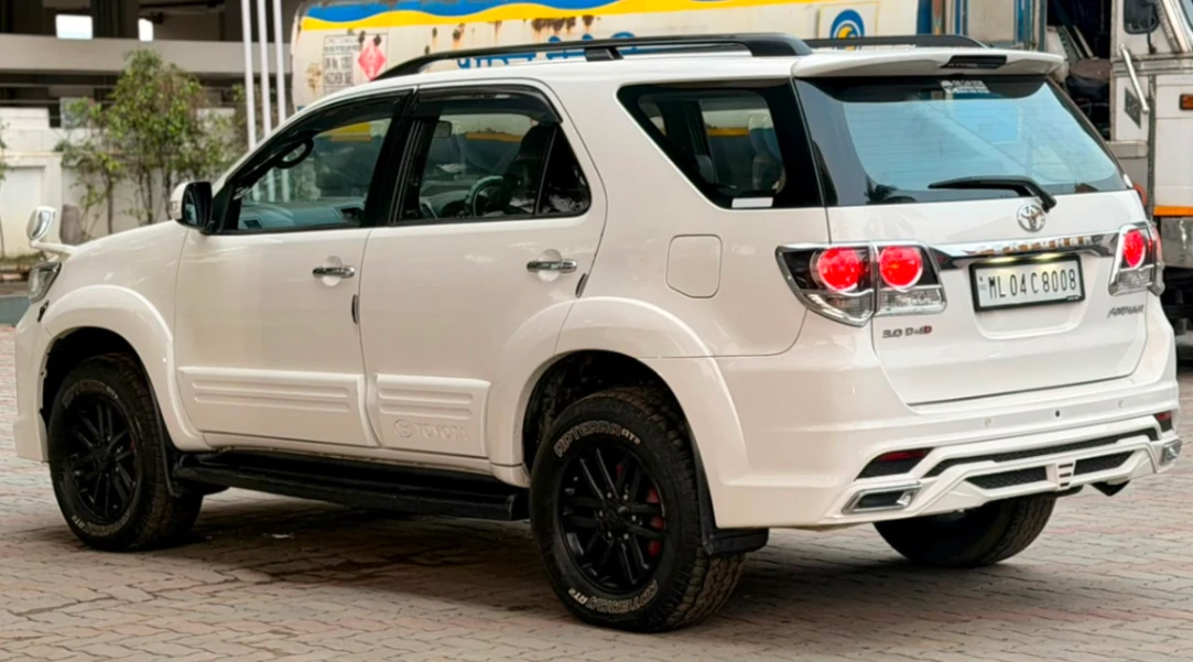Toyota Fortuner - Thumbnail 9