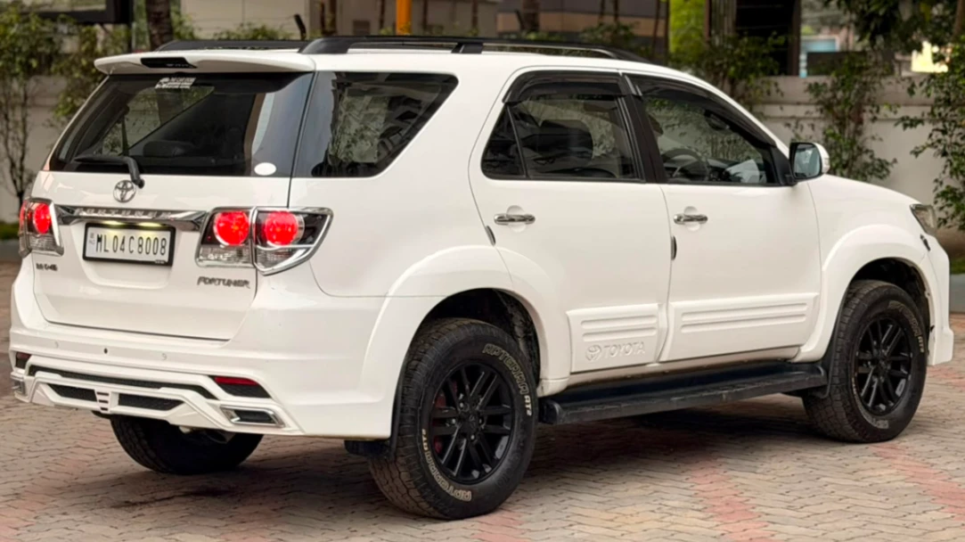 Toyota Fortuner - Thumbnail 11