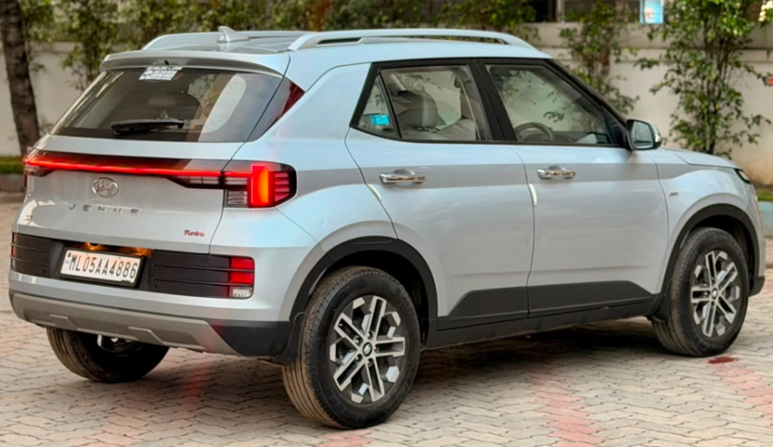 Hyundai Venue - Thumbnail 2