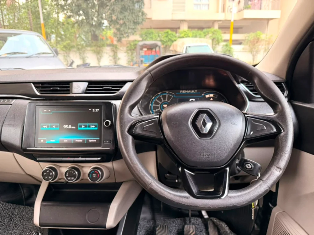 Renault Triber - Thumbnail 5