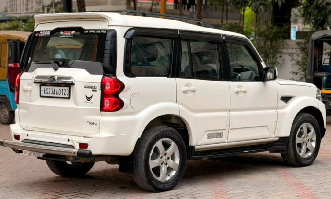 Mahindra Scorpio - Thumbnail 3