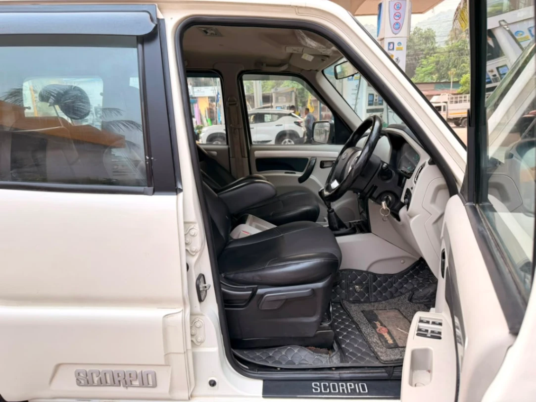 Mahindra Scorpio - Thumbnail 9