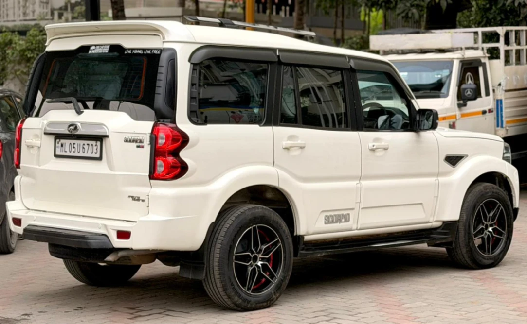 Mahindra Scorpio - Thumbnail 5