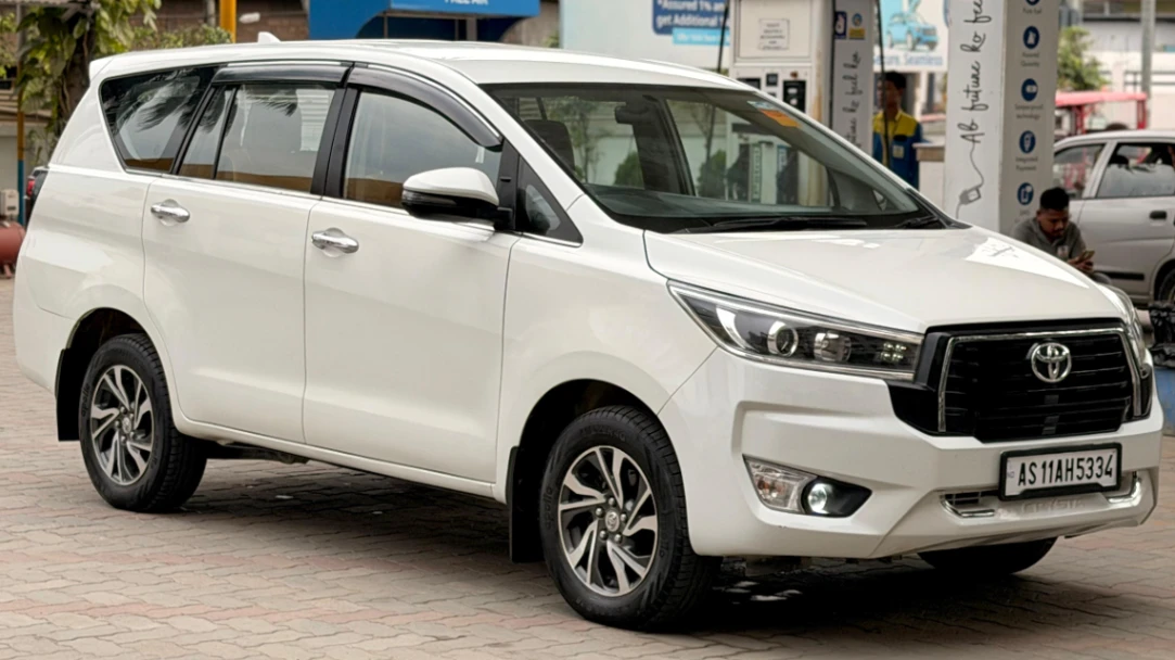 Toyota Innova - Thumbnail 2