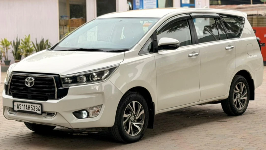 Toyota Innova - Thumbnail 3